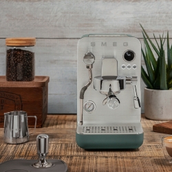 Smeg EMC02EGMEU Minipro Semiautomatisk Espressomaskine Emerald Green