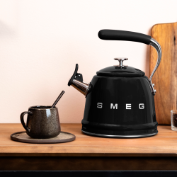 Smeg WKF01CR Fløjtekedel 2,3 L Sort