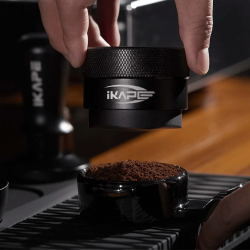 IKAPE Coffee Gravity Leveling Tool V1 Titanium 53,3 mm Sort