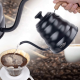 IKAPE Pour Over Kedel med Termometer 1,2 L Sort Inkl. Hario V60 Range Server 60 cl, V60-02 Glas Dripper Sort 2 Kop. & Filtre