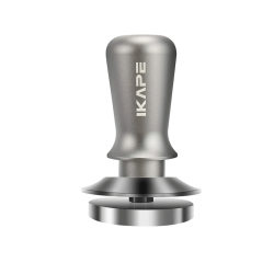 IKAPE V3 Kalibreret Tamper med Fjeder & Riller 58 mm Grå