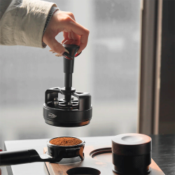 IKAPE One-Press Spring-Back Espresso WDT Tool 54 mm Sort