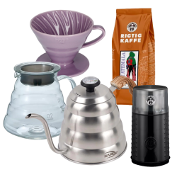 Hario Filterbryg Sæt Inkl. V60 Dripper 2 Kop. Lilla, Server 0,6 L, IKAPE Kedel 1,2 L, Kaffemølle & 400g Rigtig Kaffe