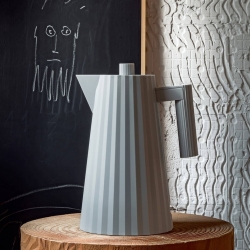 Alessi Plissé Elkedel 1,7 L Grå