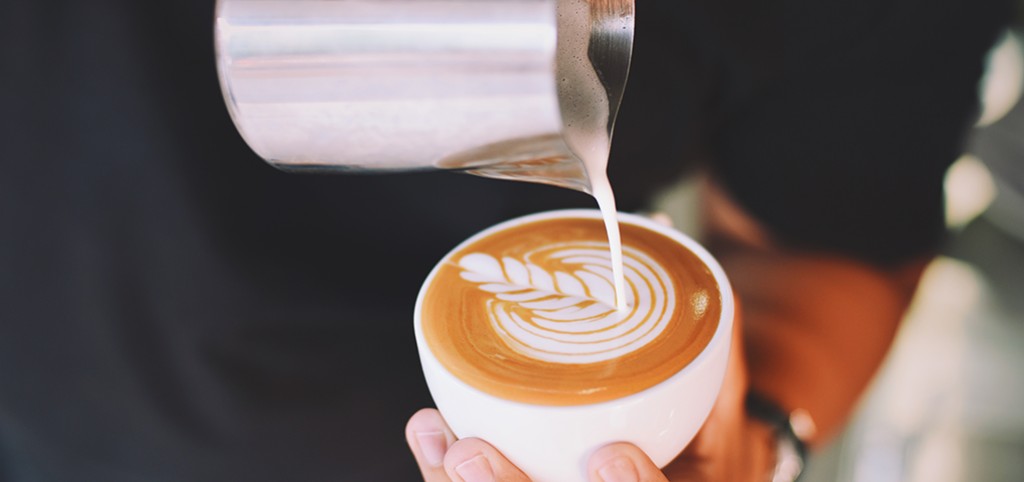 Mælkeskum guide: Hvordan laver jeg latte art?