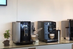 Test af fuldautomatiske espressomaskiner i to prisklasser